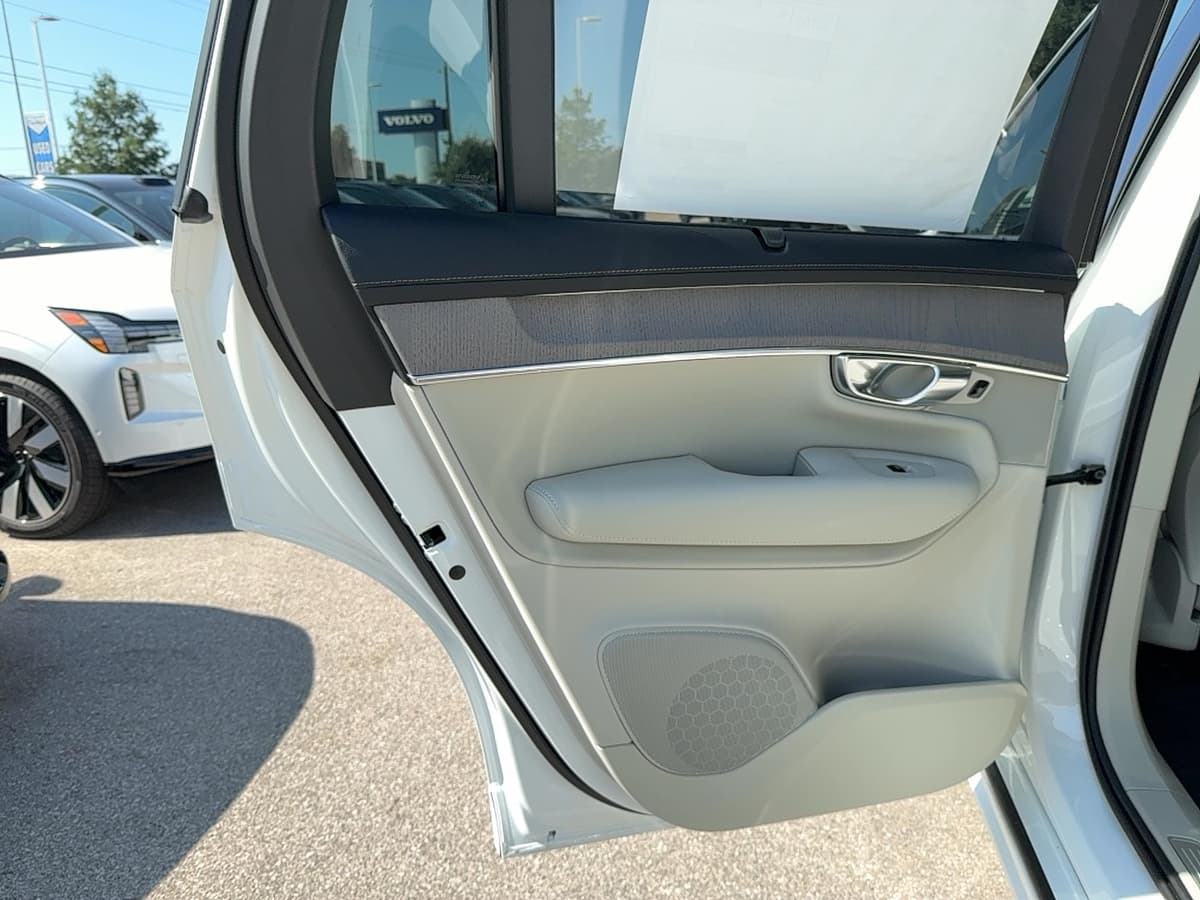 2026 Volvo XC90 - Image 15