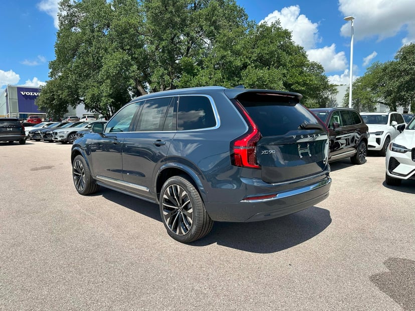 2026 Volvo XC90 - Image 2