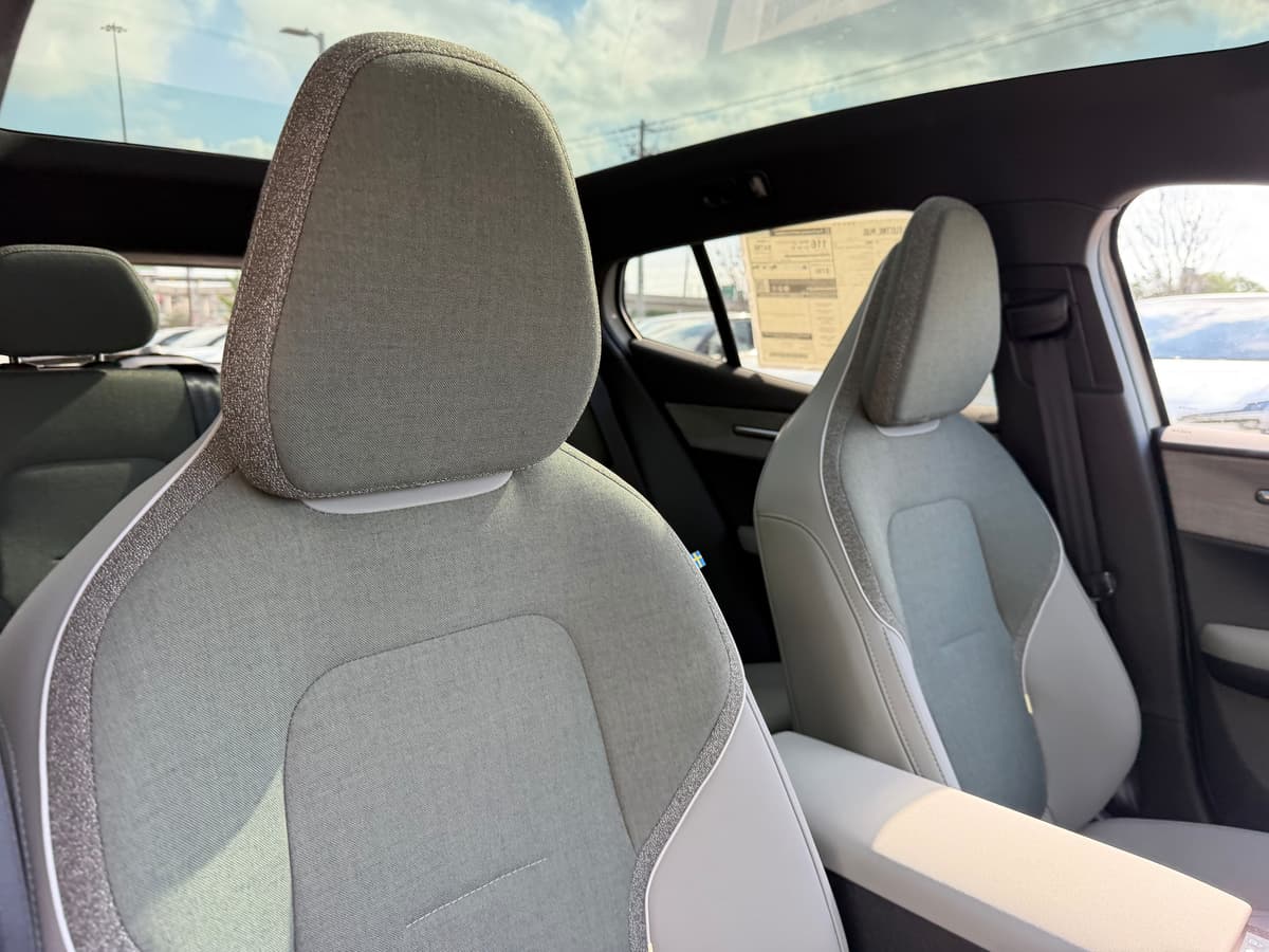 2026 Volvo EX30 - Image 9