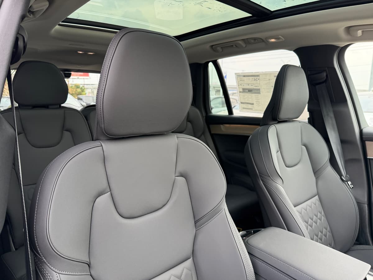 2026 Volvo XC90 - Image 9