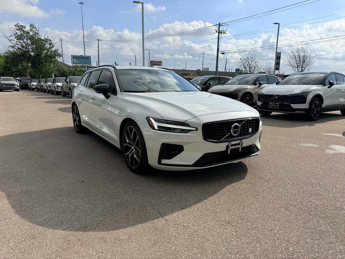 2024 Volvo V60 plug-in hybrid - Image 6