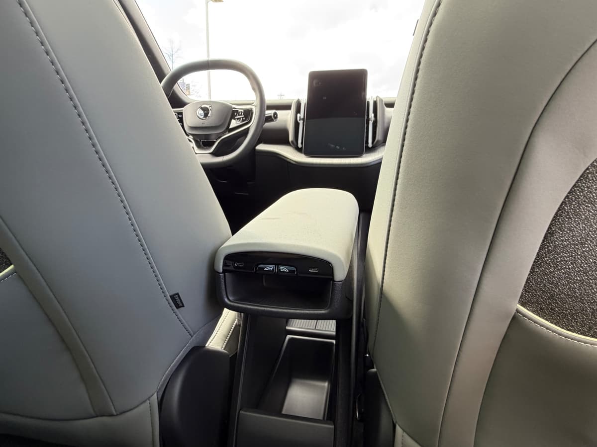 2026 Volvo EX30 - Image 11