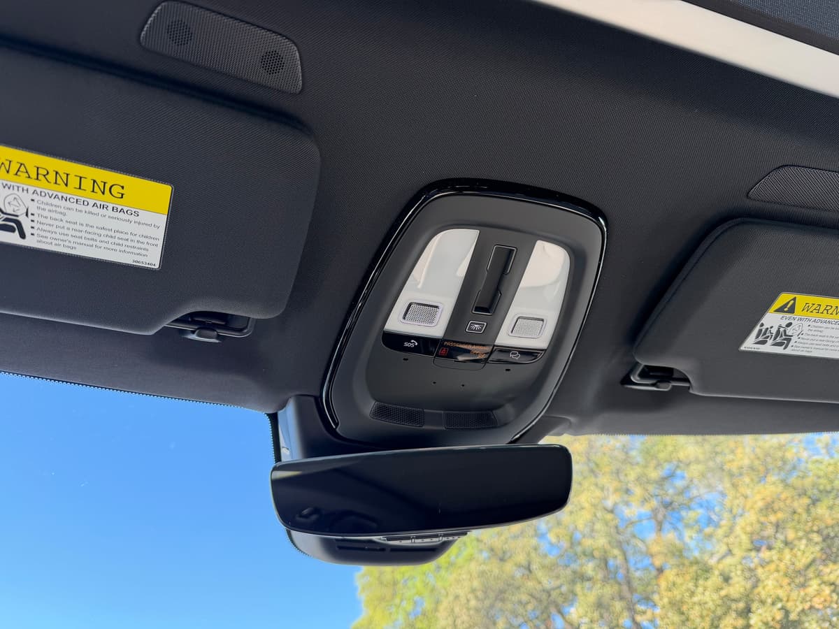 2026 Volvo XC90 plug-in hybrid - Image 17