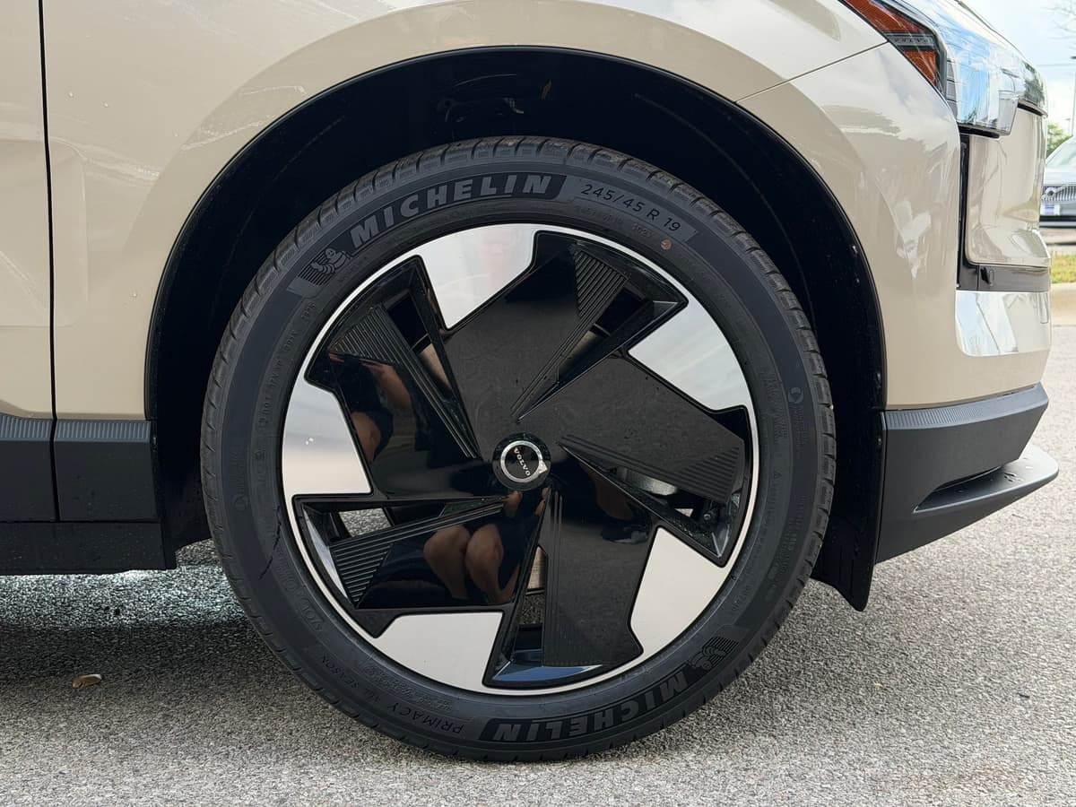 2026 Volvo EX30 - Image 7