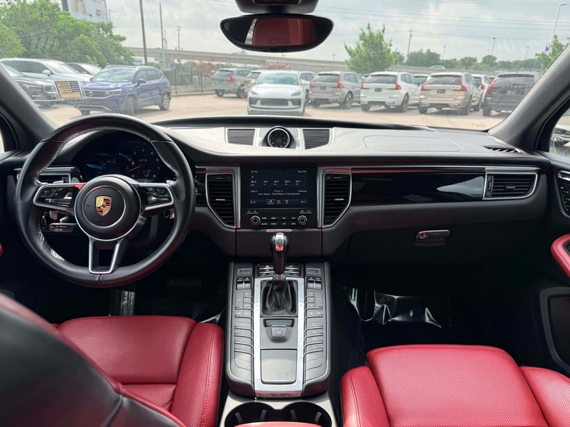 2018 Porsche Macan - Image 18