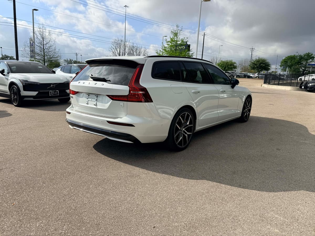 2024 Volvo V60 plug-in hybrid - Image 5