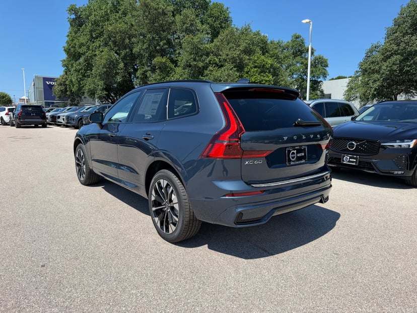 2026 Volvo XC60 plug-in hybrid - Image 2