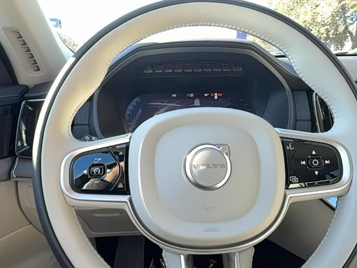 2026 Volvo XC90 plug-in hybrid - Image 18