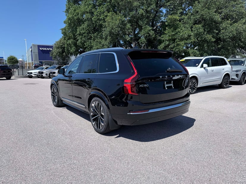 2026 Volvo XC90 plug-in hybrid - Image 2