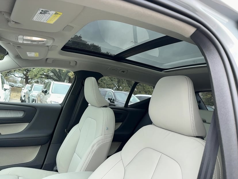 2026 Volvo XC40 - Image 13