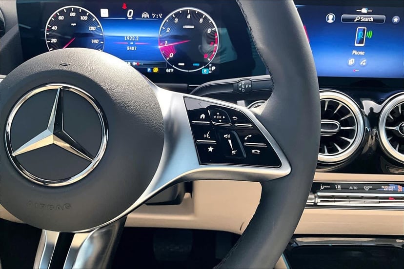 2025 Mercedes-Benz GLA 250 - Image 25