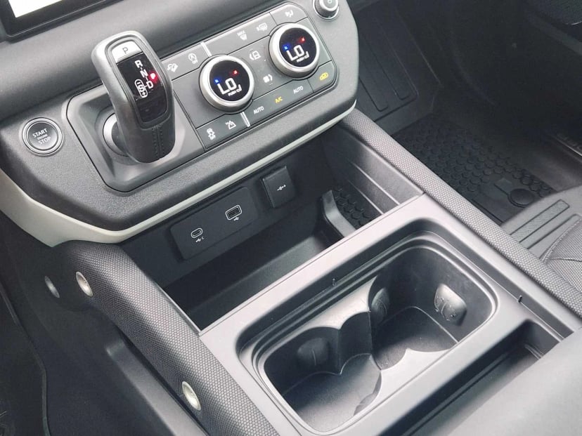 2022 Land Rover Defender - Image 20