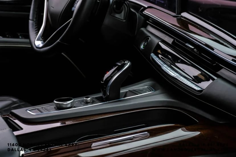 2021 Cadillac Escalade - Image 24