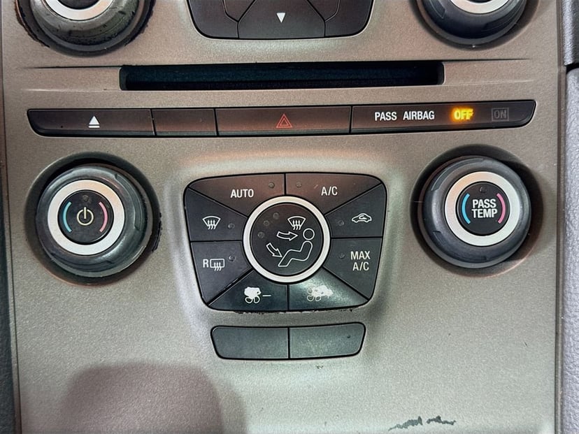 2013 Ford Taurus - Image 17