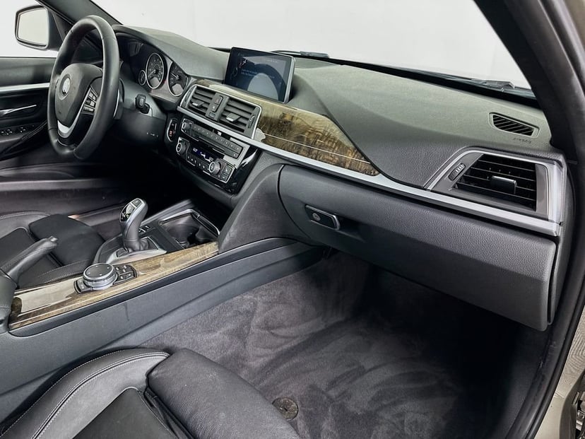 2016 BMW 3 Series - Image 29