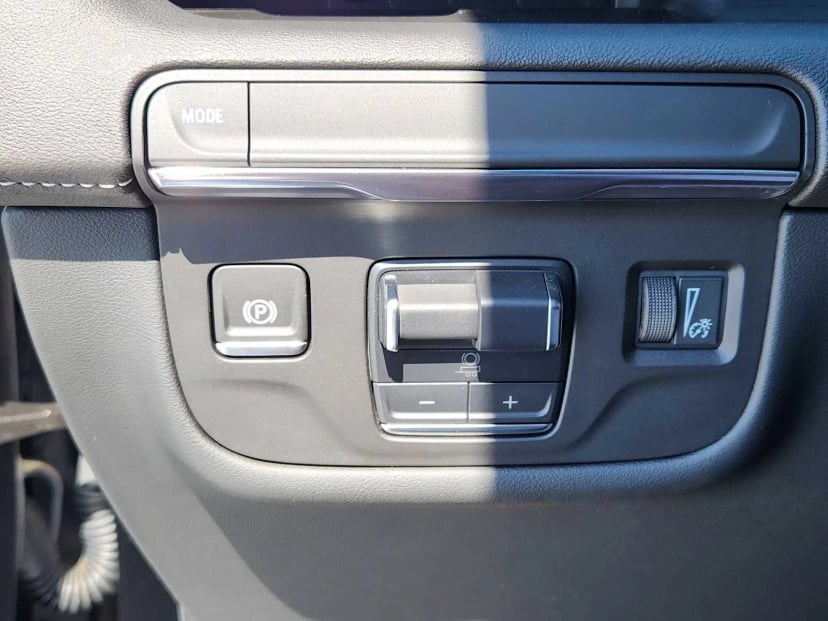 2024 Cadillac Escalade - Image 22