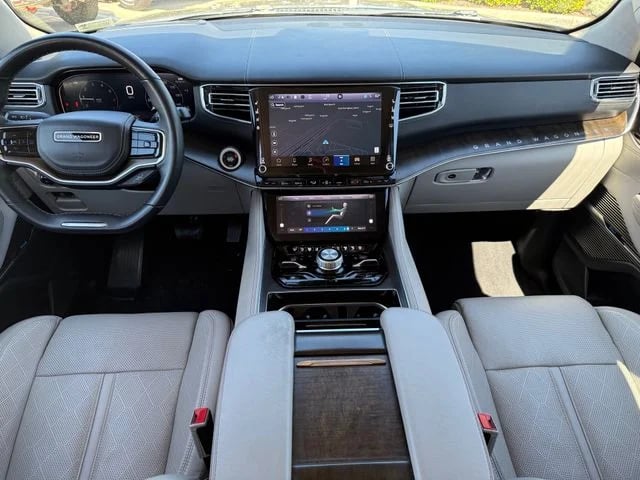 2023 Jeep Grand Wagoneer - Image 25