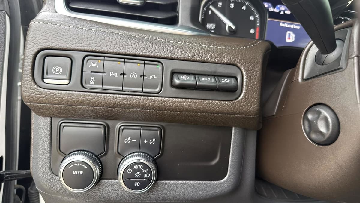 2021 GMC Yukon - Image 18