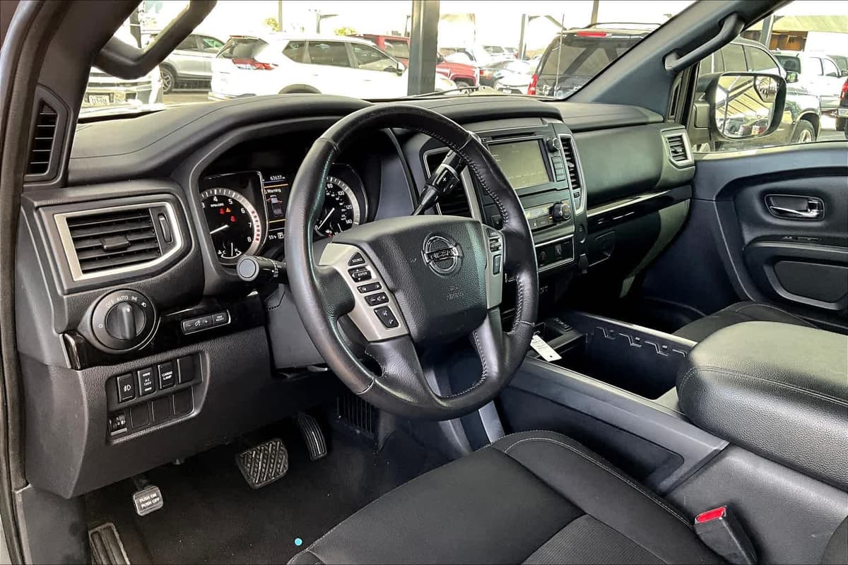 2019 Nissan Titan - Image 16