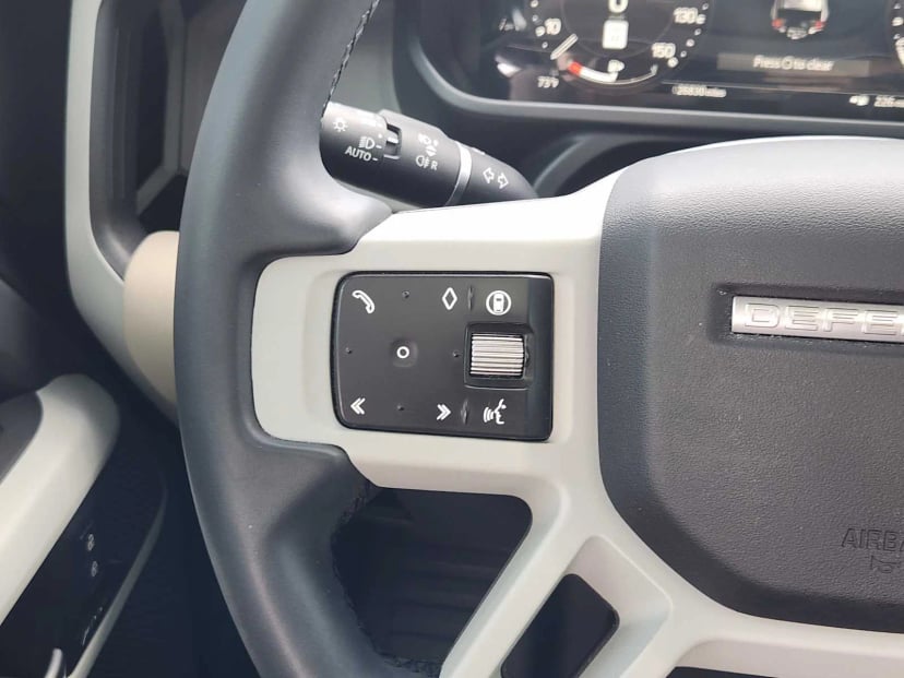 2024 Land Rover Defender - Image 28