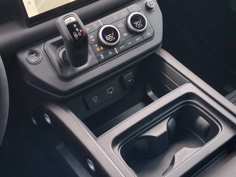 2024 Land Rover Defender - Image 20