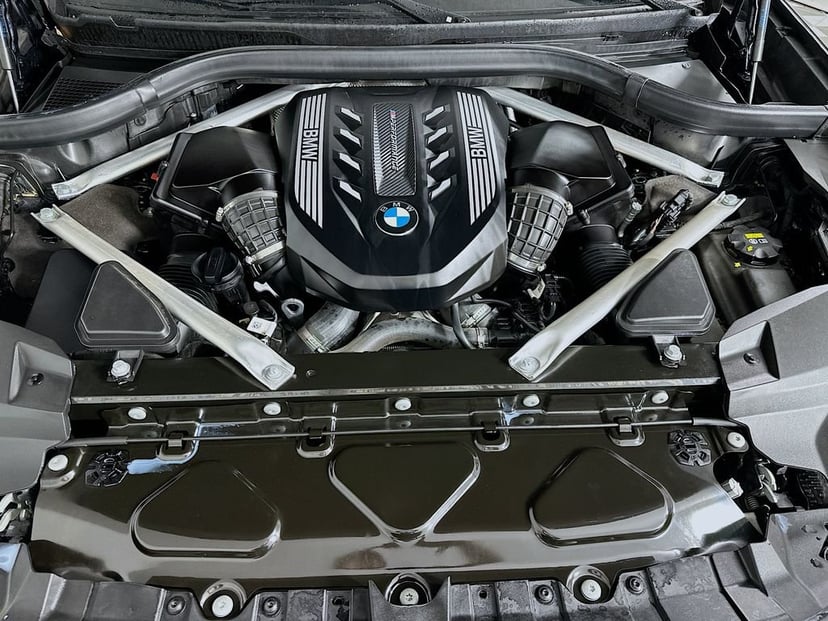 2022 BMW X7 - Image 32