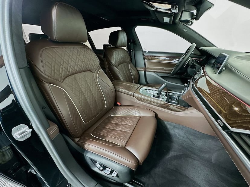 2022 BMW 7 Series - Image 30