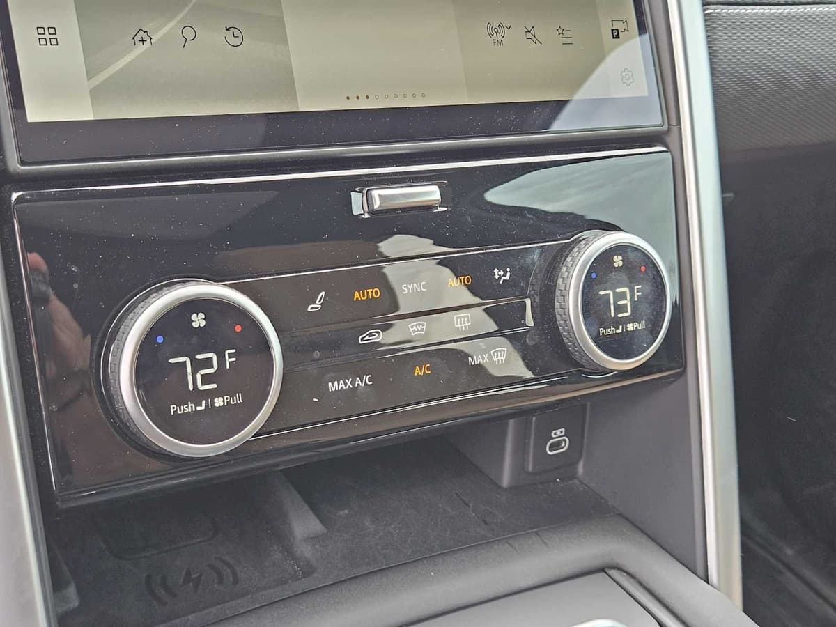 2025 Land Rover Discovery - Image 15