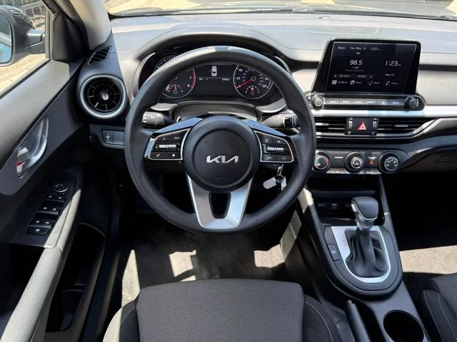 2023 Kia Forte - Image 23