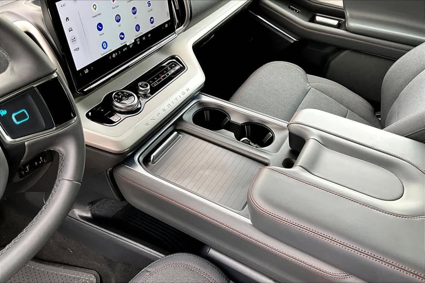 2025 Ford Expedition - Image 17