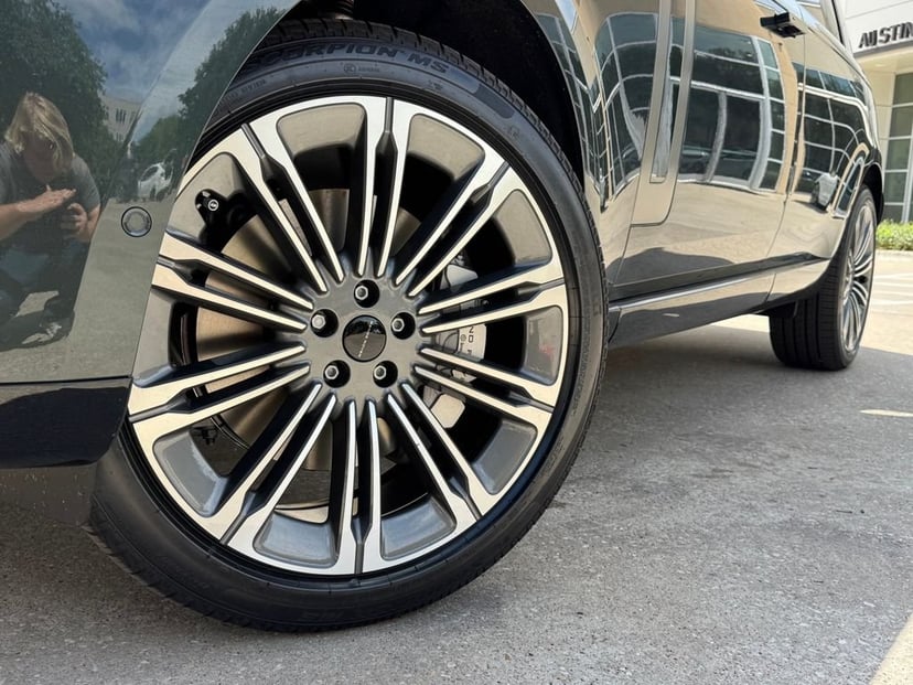2026 Land Rover Range Rover - Image 2