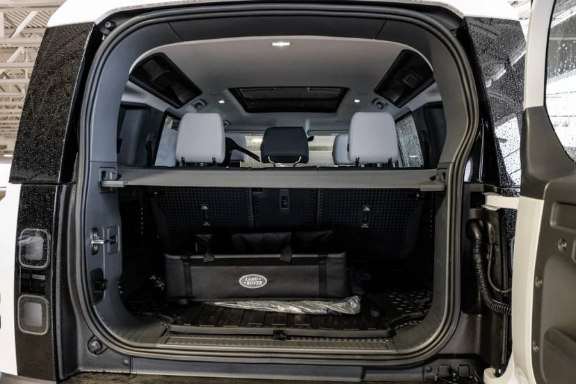 2026 Land Rover Defender 110 - Image 34