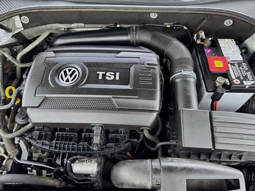 2015 Volkswagen Passat - Image 34