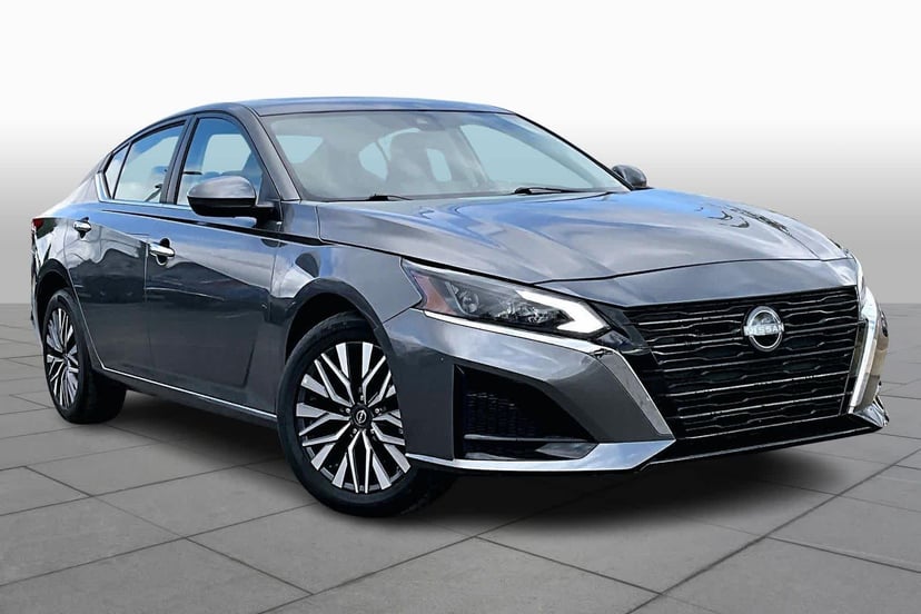 2023 Nissan Altima - Image 3