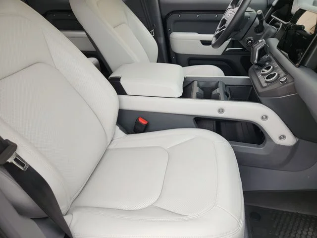 2025 Land Rover Defender 110 - Image 13