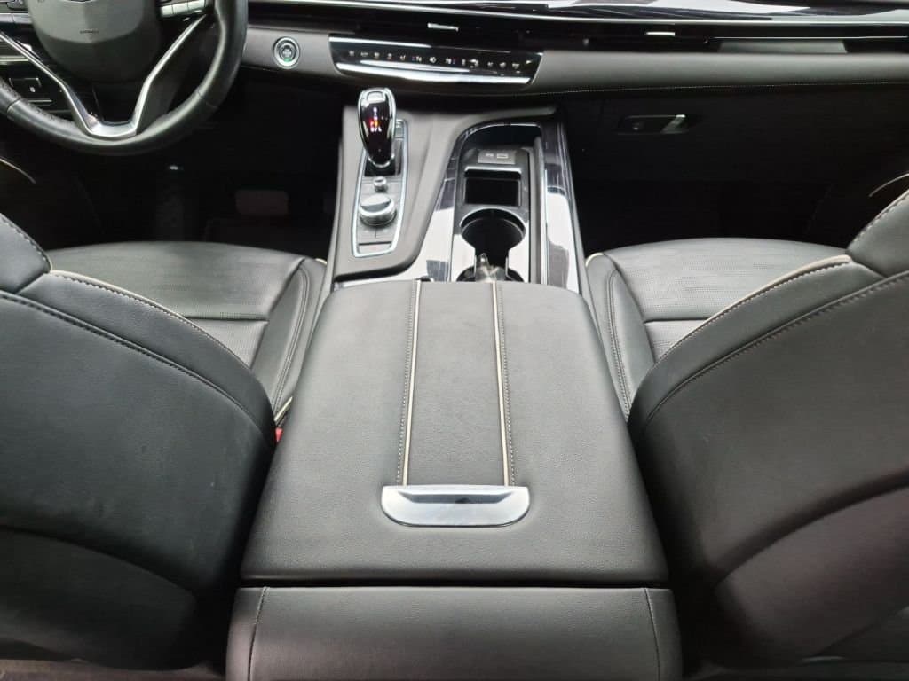 2022 Cadillac Escalade - Image 23