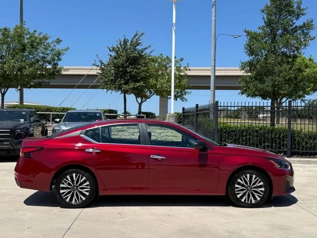 2025 Nissan Altima - Image 6