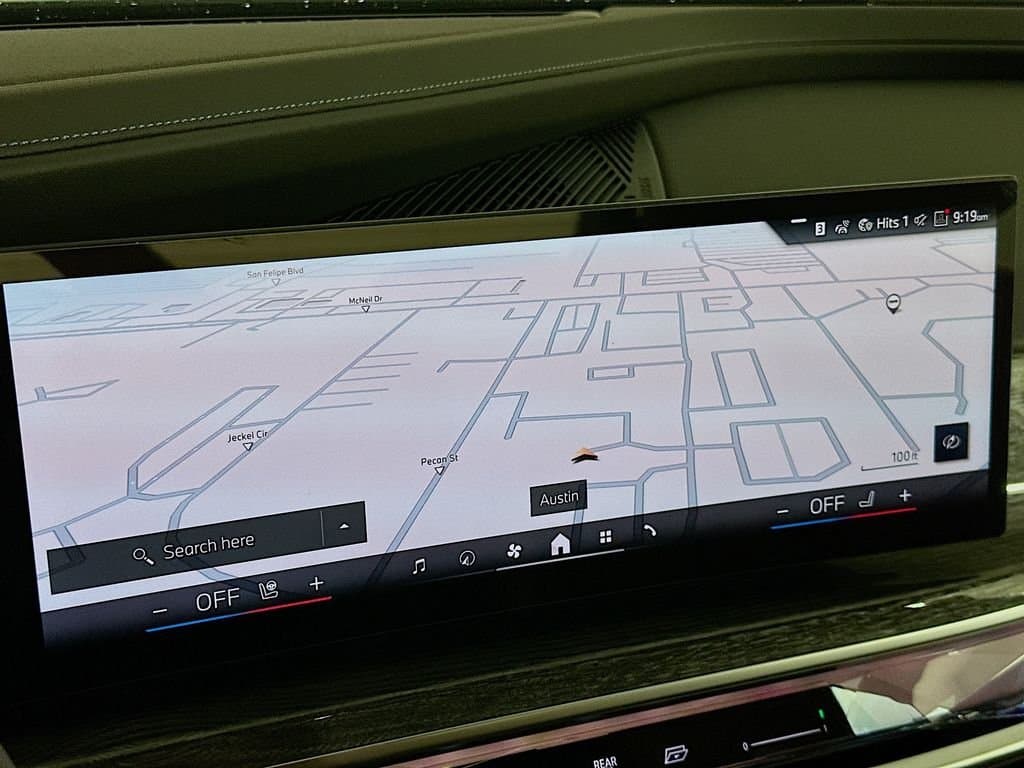 2025 BMW 7 Series - Image 12