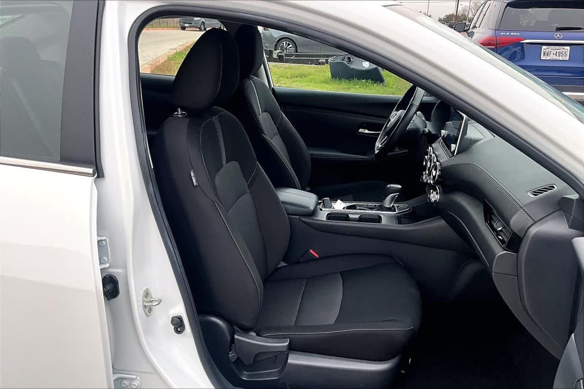 2025 Nissan Sentra - Image 9