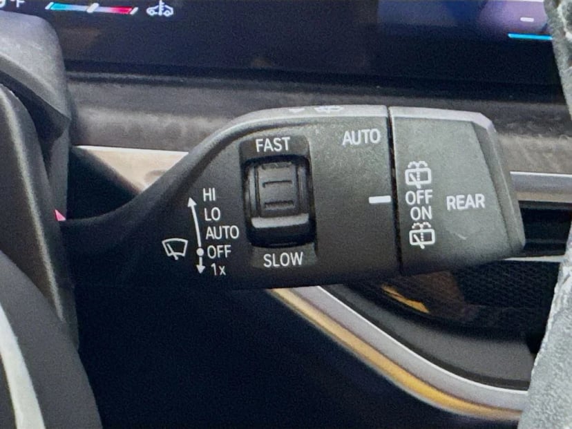 2023 BMW X7 - Image 14