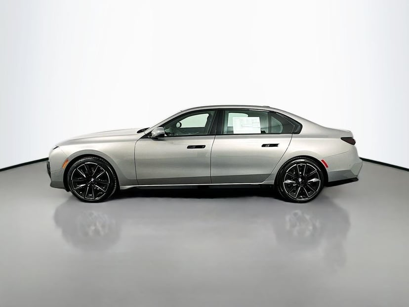 2025 BMW i7 - Image 8