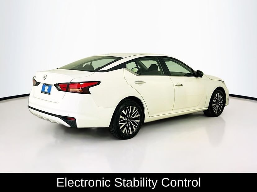 2025 Nissan Altima - Image 7