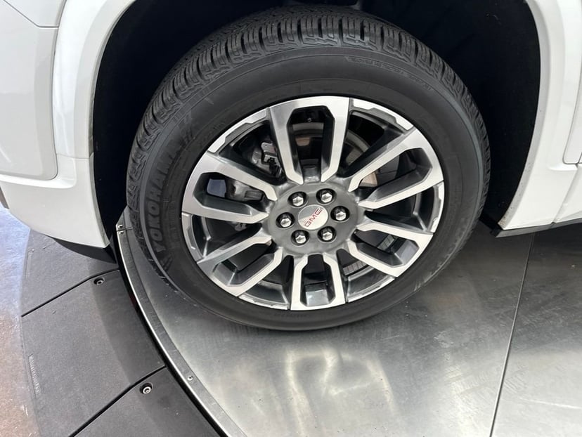2021 GMC Acadia - Image 28