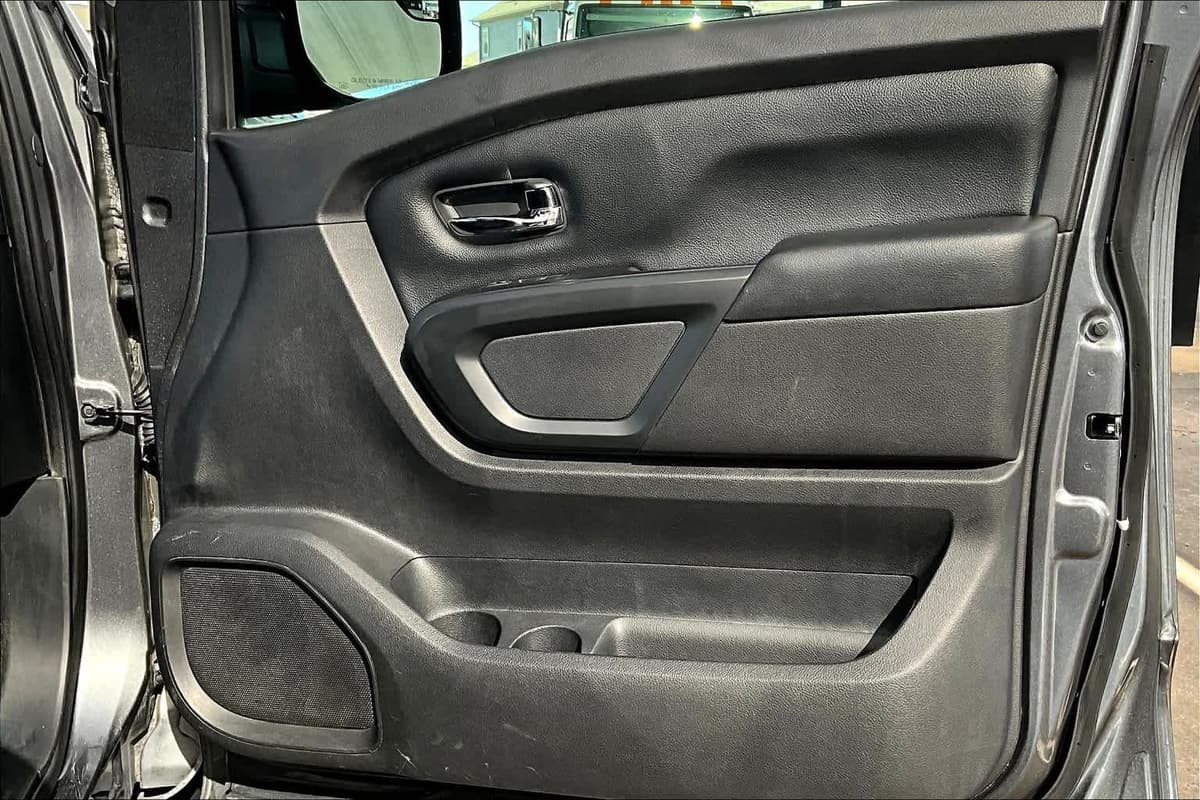 2019 Nissan Titan - Image 21