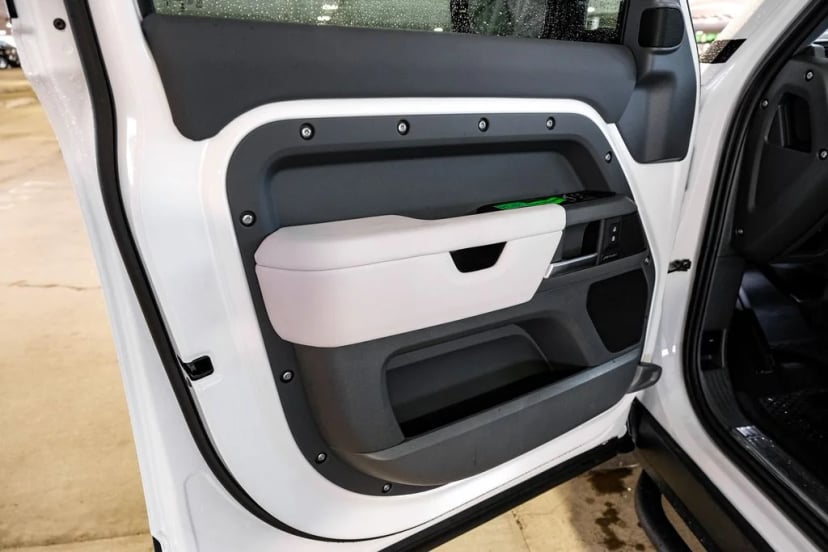 2026 Land Rover Defender 110 - Image 27