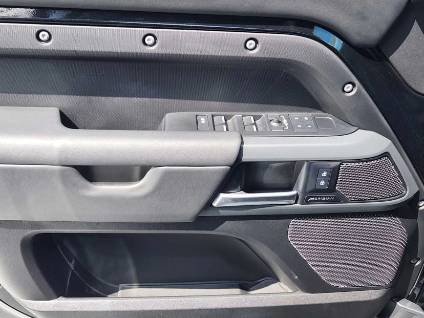 2024 Land Rover Defender - Image 23