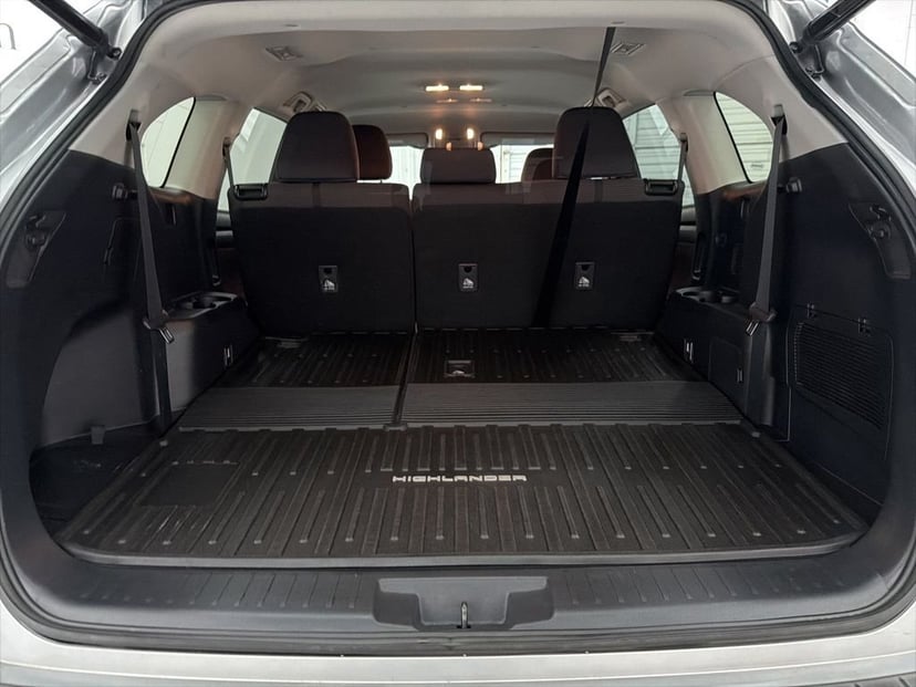 2022 Toyota Highlander - Image 25