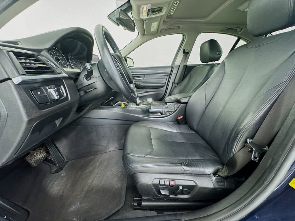 2015 BMW 3 - Image 27