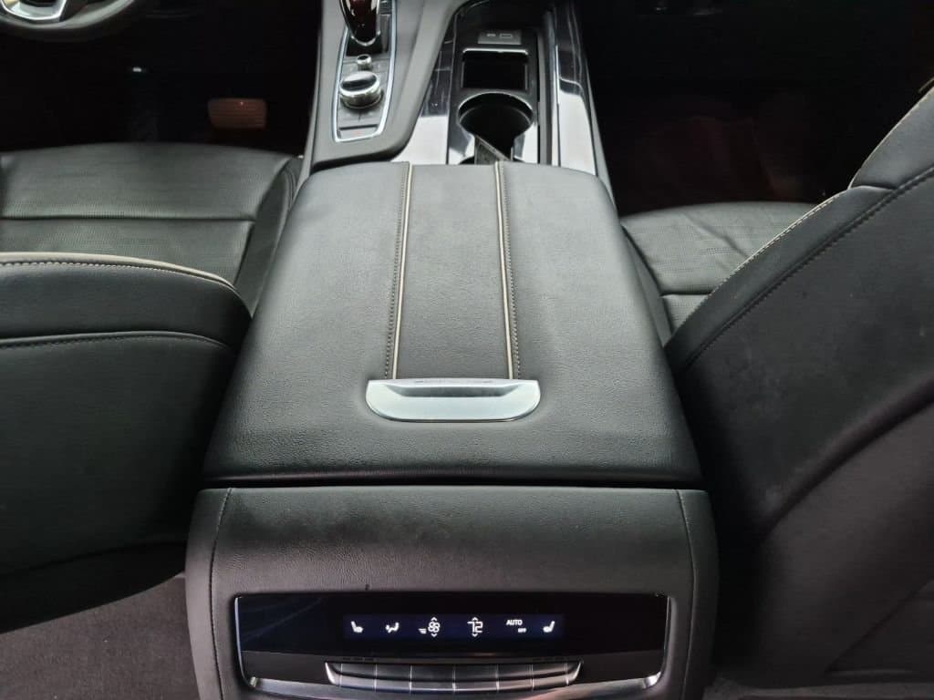 2021 Cadillac Escalade - Image 24