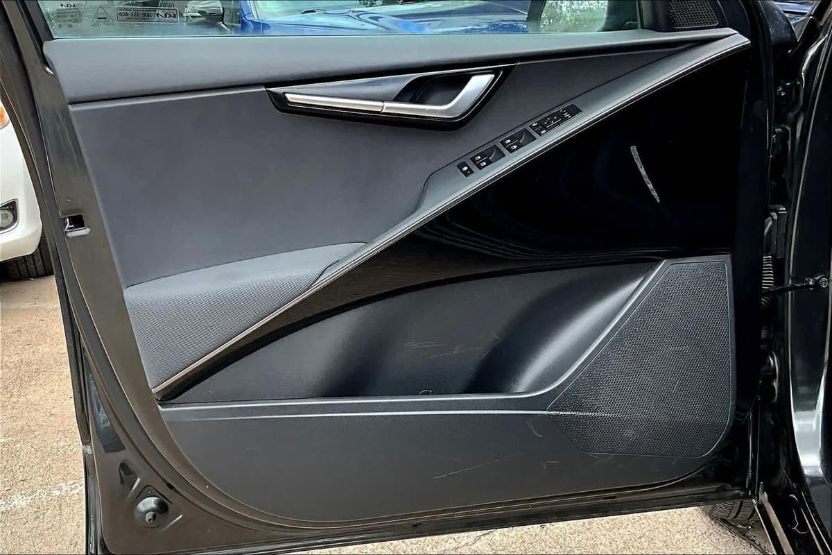 2023 Kia Niro Plug-In Hybrid - Image 21